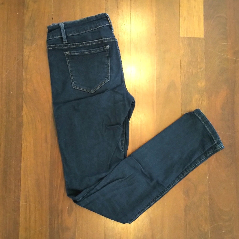 Dark wash jeggings